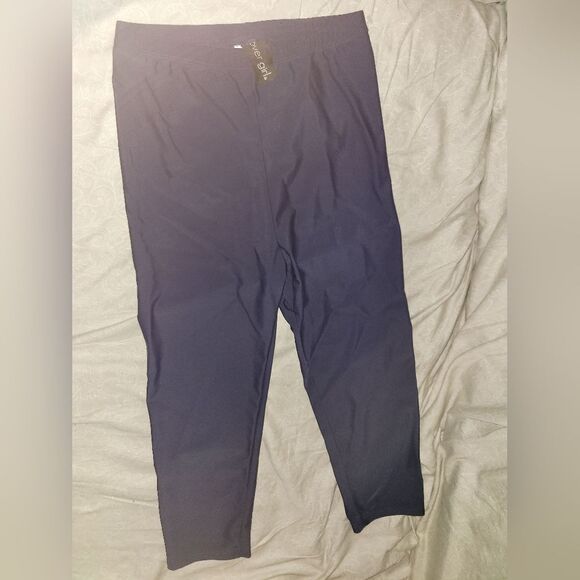 Comfortable cover girl capri tights - Picture 1 of 4